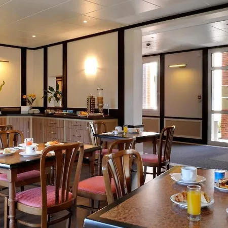 Logis Hotel Restaurant Du Labrador Saint-Benoît-sur-Loire Esterno foto